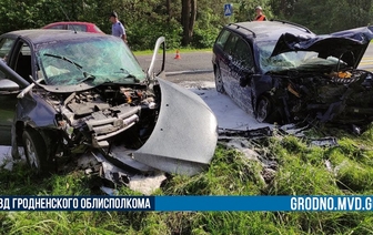 Страшная авария в Зельвенском районе - лоб в лоб столкнулись VW и Lada