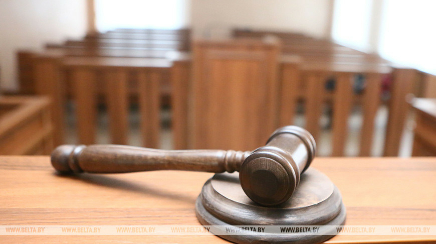 Осудили мужчину, который оскорбил представителей власти и судью в Барановичах