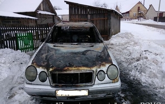 В Ляховичах возле дома сгорел автомобиль