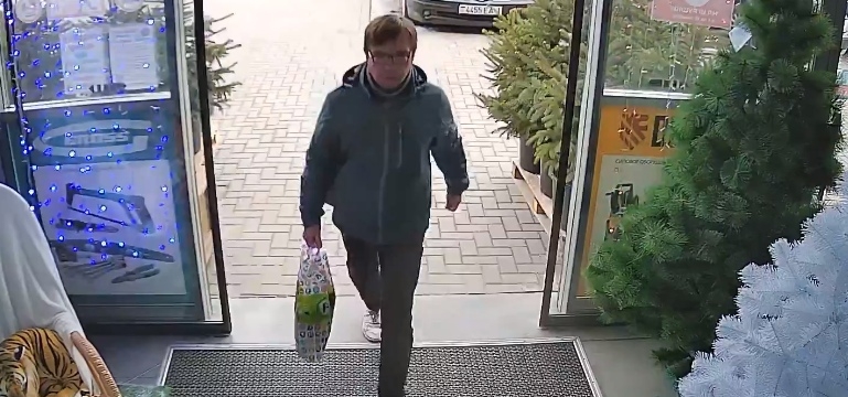 Барановичская милиция разыскивает мужчину, которого подозревают в хищении в магазине. Видео