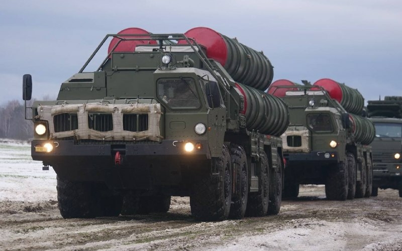 Российские военные развернули под Брестом систему ПВО С-400