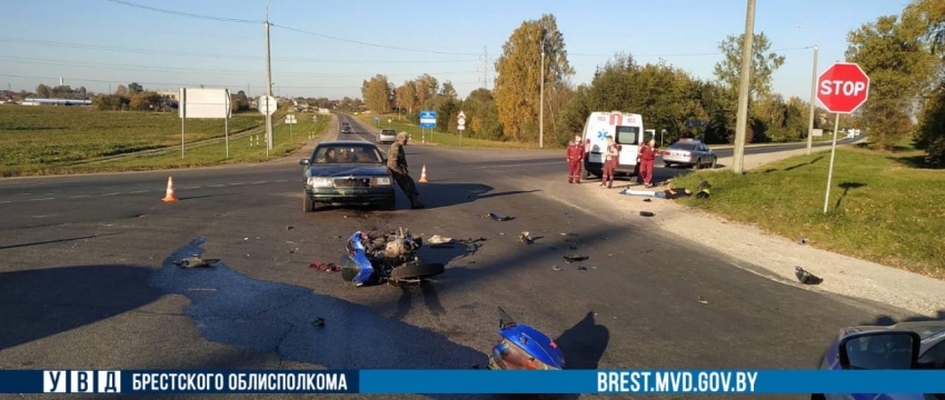 В Барановичах 17-летний байкер врезался в легковушку