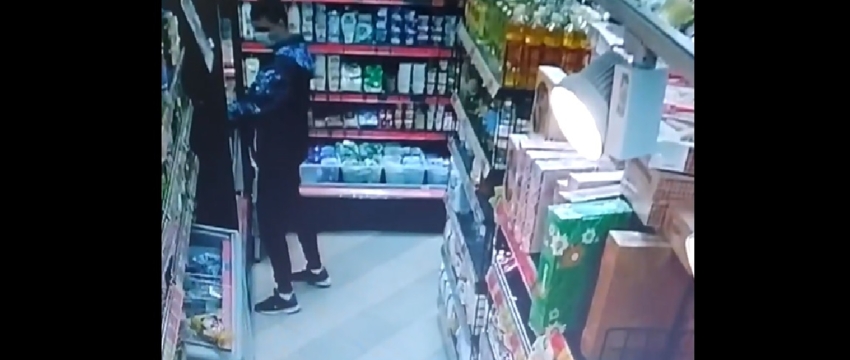 Барановичская милиция разыскивает подозреваемых в краже продуктов из магазина. Видео
