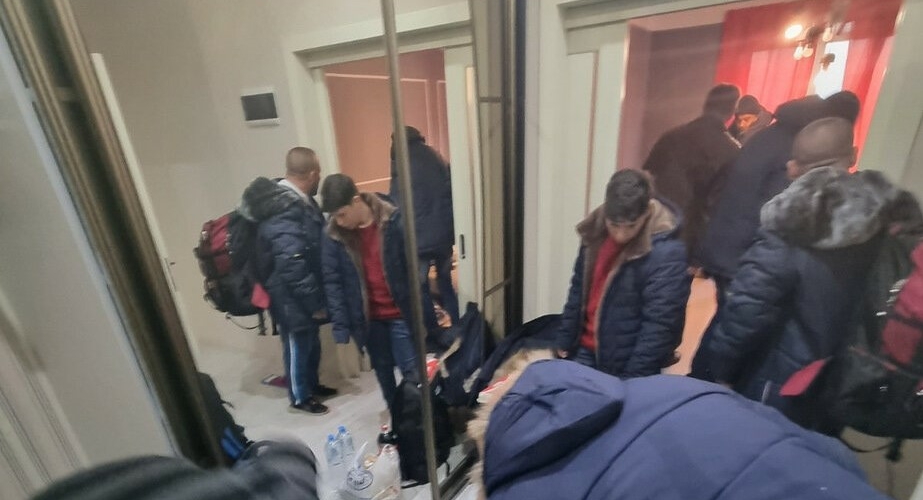 Житель Гродно сдал квартиру белорусам, а обнаружил там восьмерых мигрантов