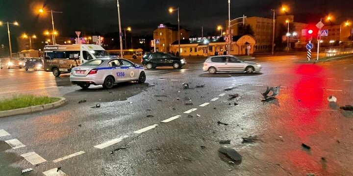 Серьезная авария в Минске: BMW столкнулся с милицейской машины. Фотофакт