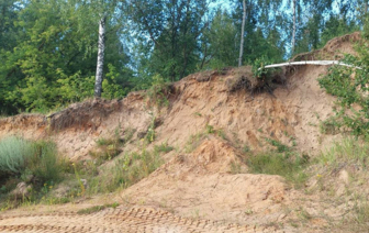 Ребенка засыпало песком в Быхове. Мальчика не спасли