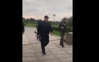 В бронежилете и с автоматом. Как Лукашенко 23 августа следил за акцией протеста в Минске