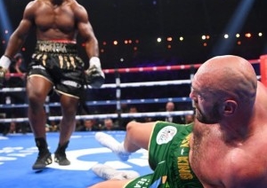 Боксер Тайсон Фьюри с трудом победил экс-чемпиона UFC Фрэнсиса Нганну