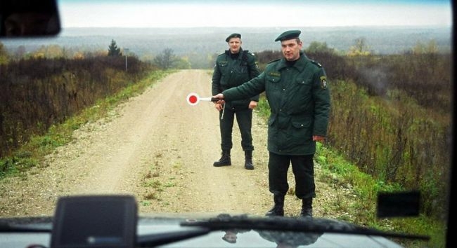 Латвия объявила режим чрезвычайной ситуации на границе: разрешено использовать физическую силу и спецсредства
