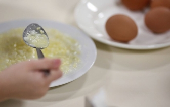 В белорусских детсадах и школах снова дорожает питание