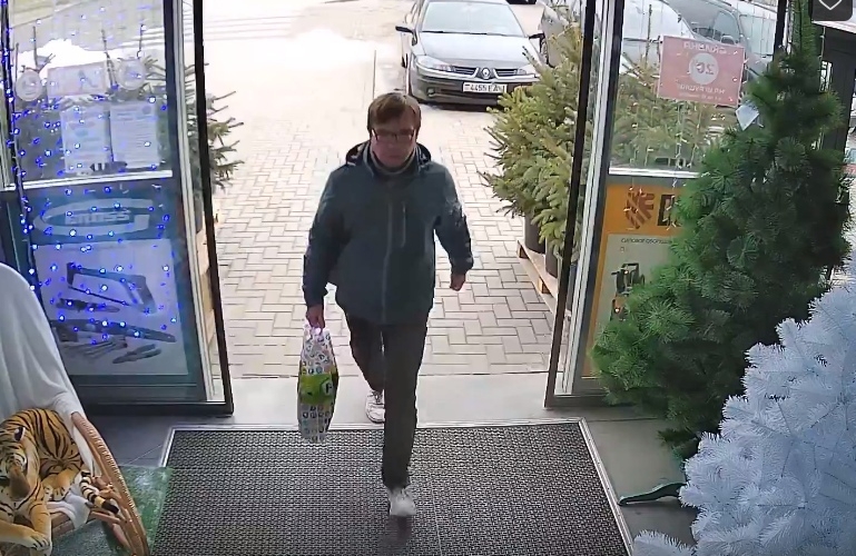 Барановичская милиция разыскивает мужчину, которого подозревают в хищении в магазине. Видео