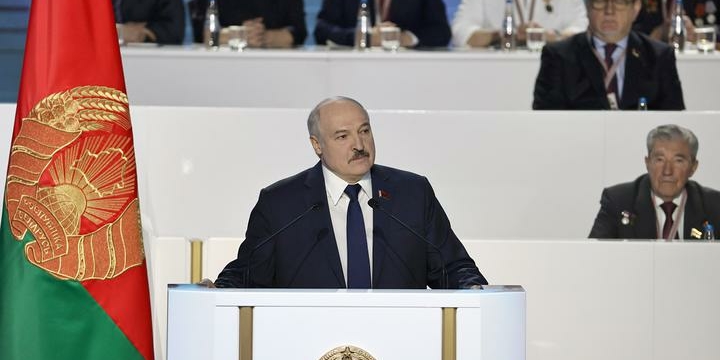 Лукашенко назвал два условия ухода из власти