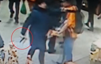В витебском торговом центре женщина с пистолетом требовала от мужчины извинений за то, что он ее оскорбил