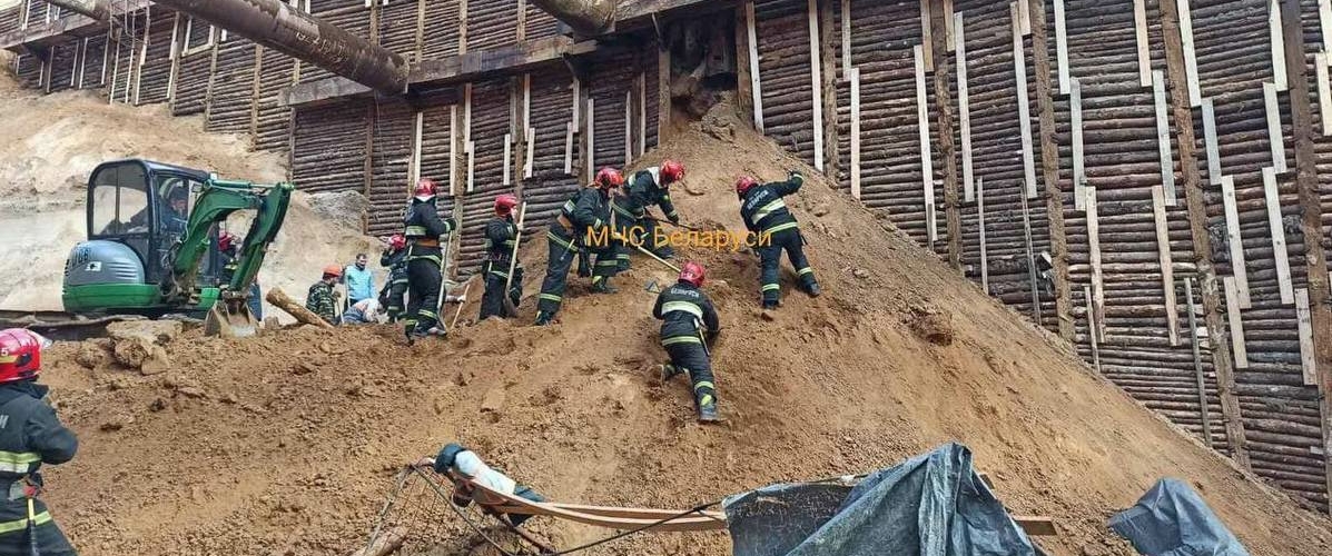 Во время строительства станции метро в Минске рабочего завалило грунтом