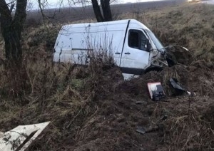 Mercedes «вылетел» в кювет и опрокинулся в Брестской области