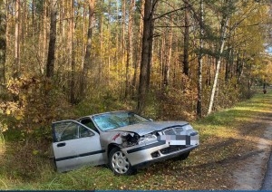 Водитель с пассажиром бросили машину и сбежали. Rover сбил насмерть 26-летнюю девушку