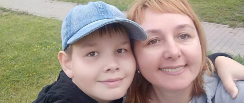 «Ударили телефоном по голове». На Пушкинской задержали целую семью — 13-летний сын остался один дома