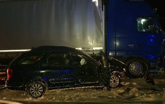 Под Барановичами столкнулись две легковушки – одного из водителей пришлось деблокировать