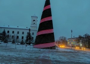 В Бресте площадь Ленина приобретает праздничный вид