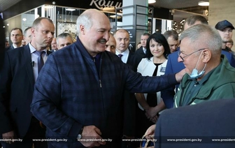 Лукашенко на рынке не узнал бизнесмена, с которым встречался 11 лет назад