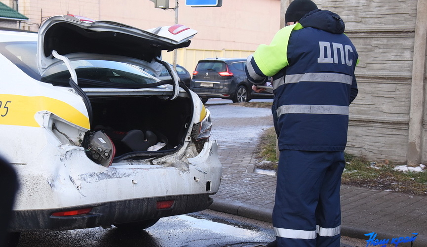 Грузовик и автомобиль такси столкнулись в Барановичах