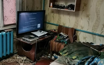 По рунету разошлись фото PlayStation 5 в обветшалой комнате в Барановичах. Какая история стоит за этим снимком