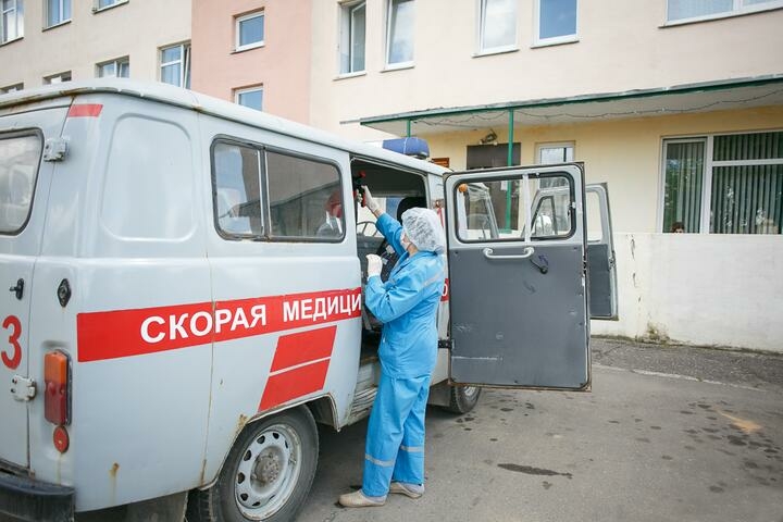 Жительница Витебска сломала ногу в яме и отсудила 20 тысяч рублей