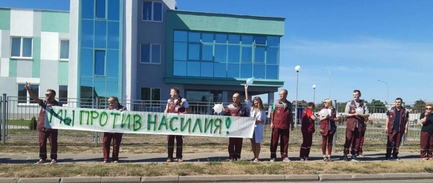 Цепи солидарности в Барановичах продолжают расти. Вышли врачи станции скорой помощи и сотрудники завода "Атлант"