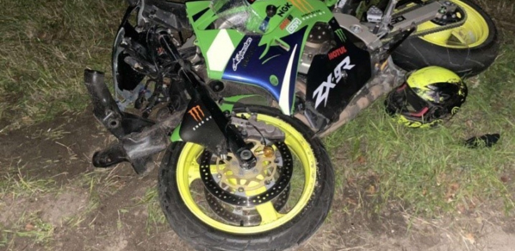В Ляховичском районе мотоцикл «Кавасаки» врезался в «Рено»