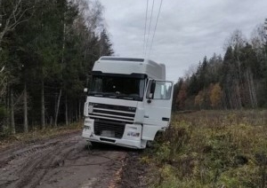 Мужчина угнал седельный тягач, чтобы проведать даму сердца