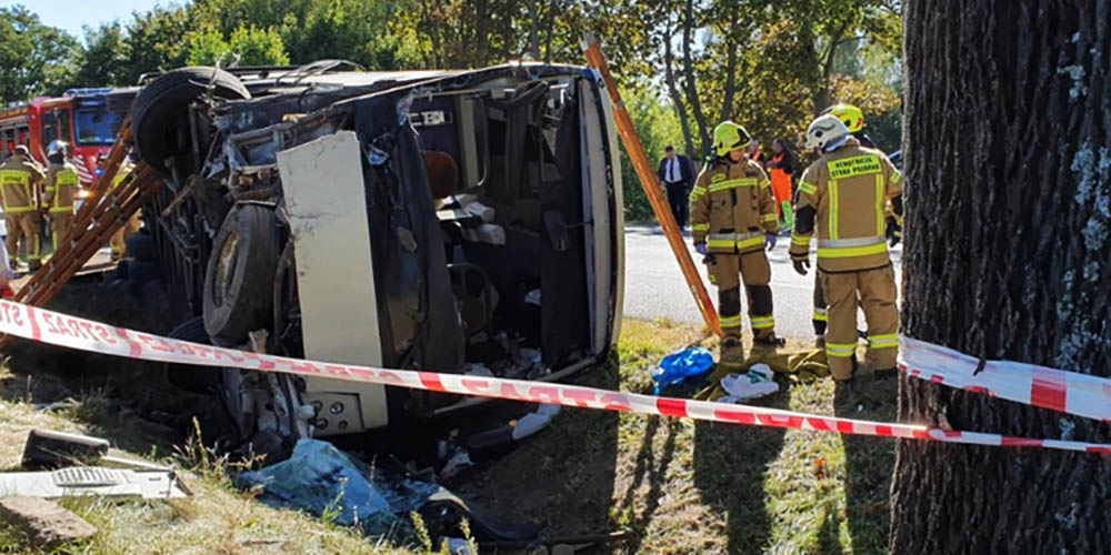 Пострадавший в ДТП с автобусом в Польше: при падении вырвало сиденья и завалило людей