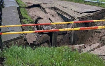 В Пружанском районе обрушился мост через реку. Фотофакт