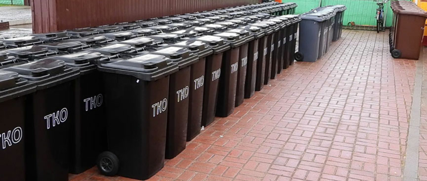 В Барановичах жителям частного сектора начали выдавать контейнеры для раздельного сбора отходов