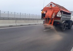 Первый снег в Бресте - спецтехника вышла на улицы города