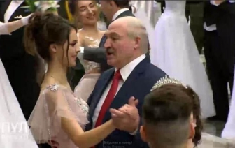 «Я сама запрасіла яго на танец». Стала вядома, што за дзяўчына танчыла з Лукашэнкам