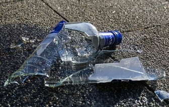 Пьяный мужчина в Гродно бросил бутылку в играющих детей — у 10-летнего мальчика перелом черепа