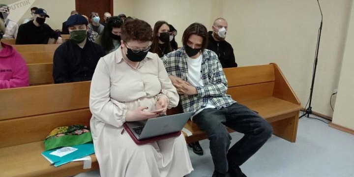 Суд приговорил музыканта Тиму Белорусских к двум годам «домашней химии»