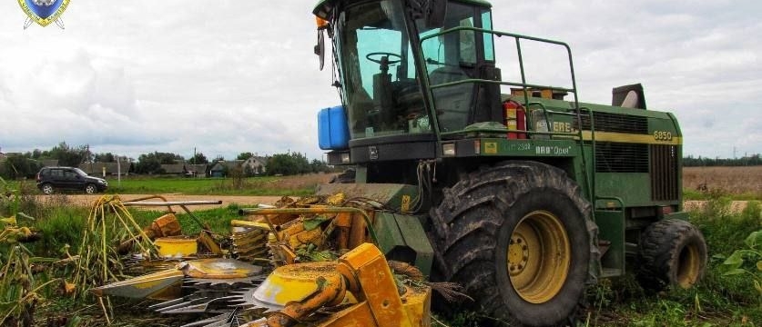 Во время уборки кукурузы комбайн насмерть задавил пенсионерку в Щучинском районе