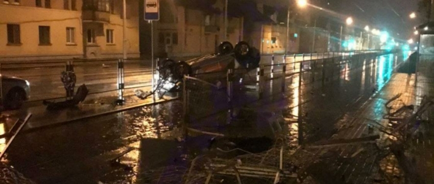 Пьяный водитель опрокинул на крышу каршеринговый автомобиль в Минске