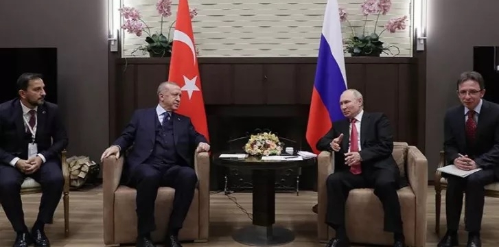 Не пил воду и не остался на ужин. Встреча Эрдогана с Путиным в Сочи прошла не по плану — Коммерсант
