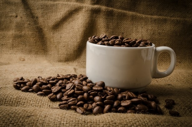 Кофе влияет на размер груди, а газировка делает человека глупее — Исследования